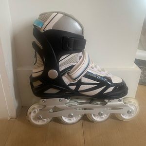 Brand new - NEVER WORN Roller Derby rollerblades